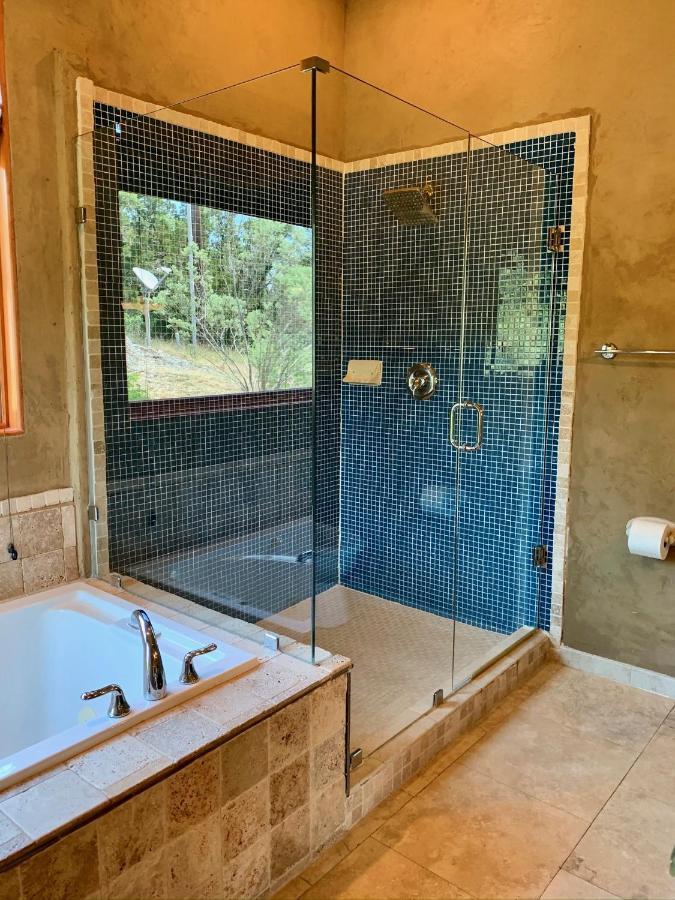 Villa Scenic Hill Country Retreat - Rhino Ranch New Braunfels Exterior foto